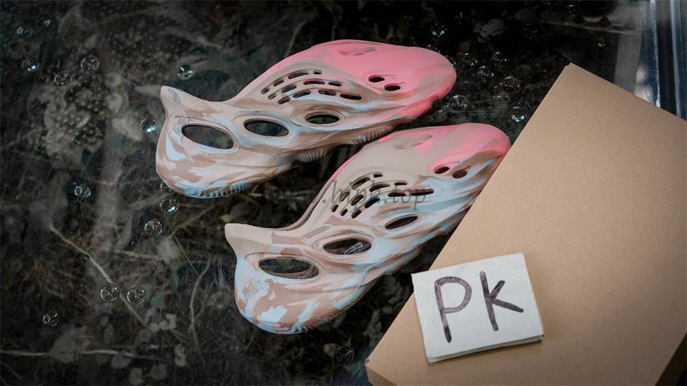 pk god Ad*s yeezy foam rnnrmx sand grey retail materials ready to ship