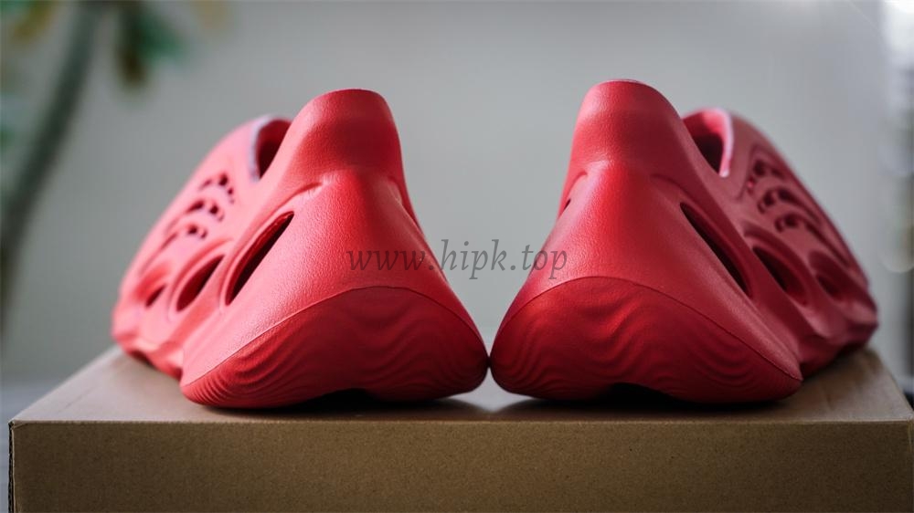 PK GOD idas Yeezy Foam RNNR Vermillion RETAIL MATERIALS READY TO SHIP