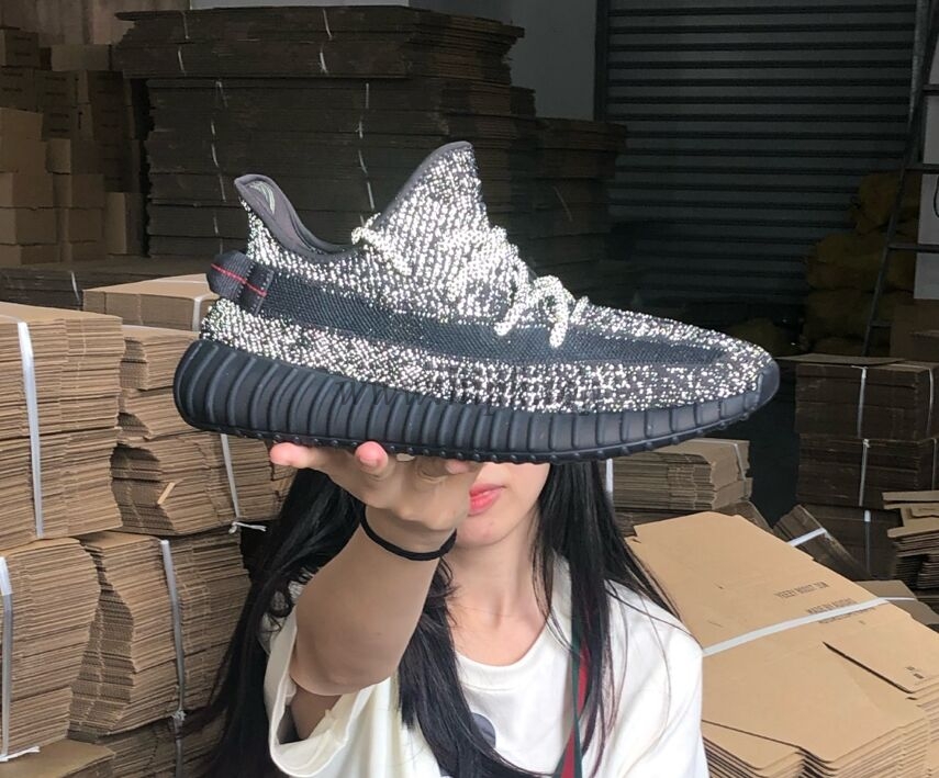 exclusive pk god yeezy 350 v2 black 3m with real premeknit from huayiyi which offer primeknit to Ad*s directly ready to ship