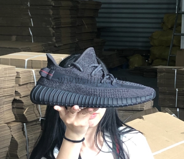 exclusive god yeezy 350 v2 black with real premeknit from huayiyi which offer primeknit to Ad*s directly ready to ship