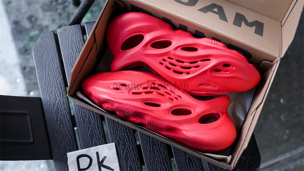 PK GOD idas Yeezy Foam RNNR Vermillion RETAIL MATERIALS READY TO SHIP