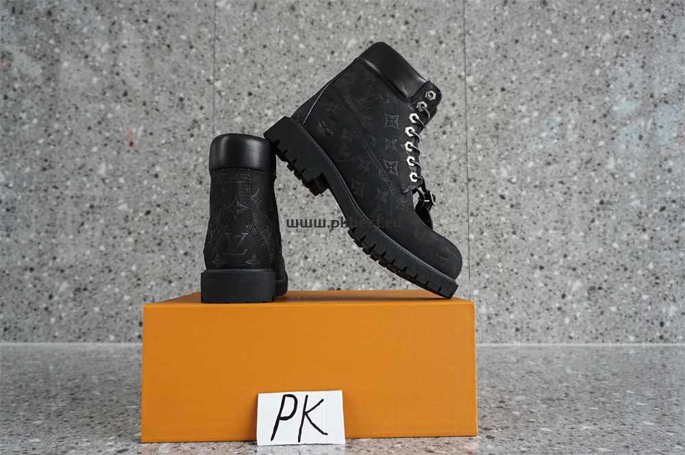 pk god ti*mber*land x l**is V*t*n cow leather black retail materials ready to ship