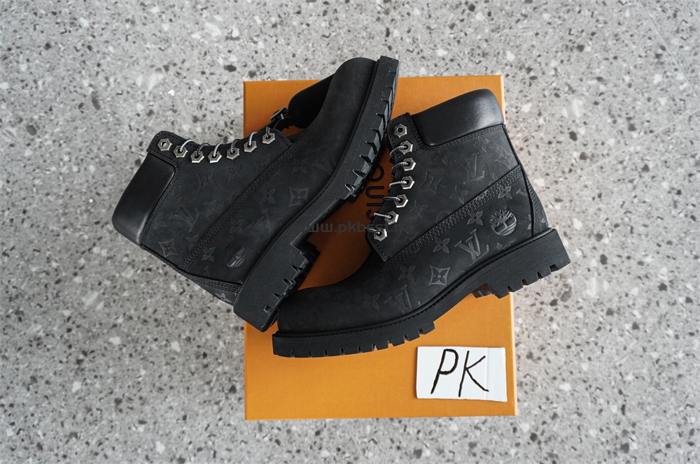 pk god ti*mber*land x l**is V*t*n cow leather black retail materials ready to ship