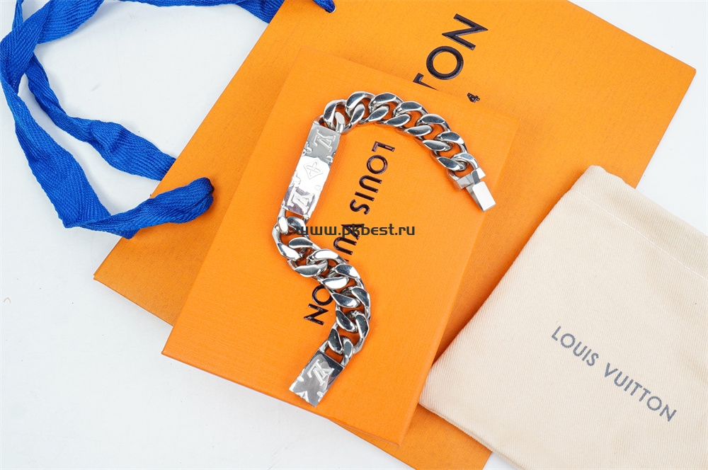 l**is V*t*n  metal bracelet gift for buy two pairs of shoes